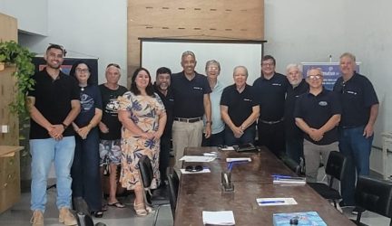 AEAU recebe reunião da UNAVAP